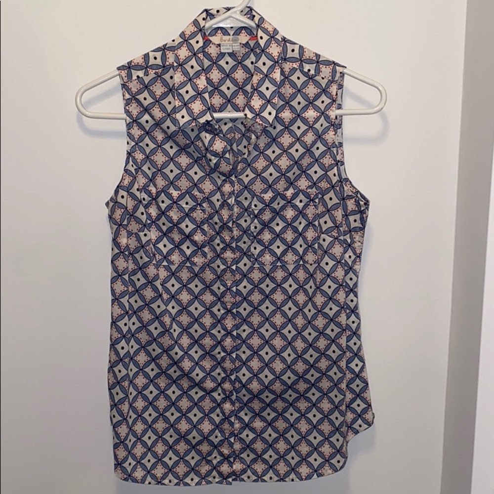Patterned Sleeveless Button Down Blouse